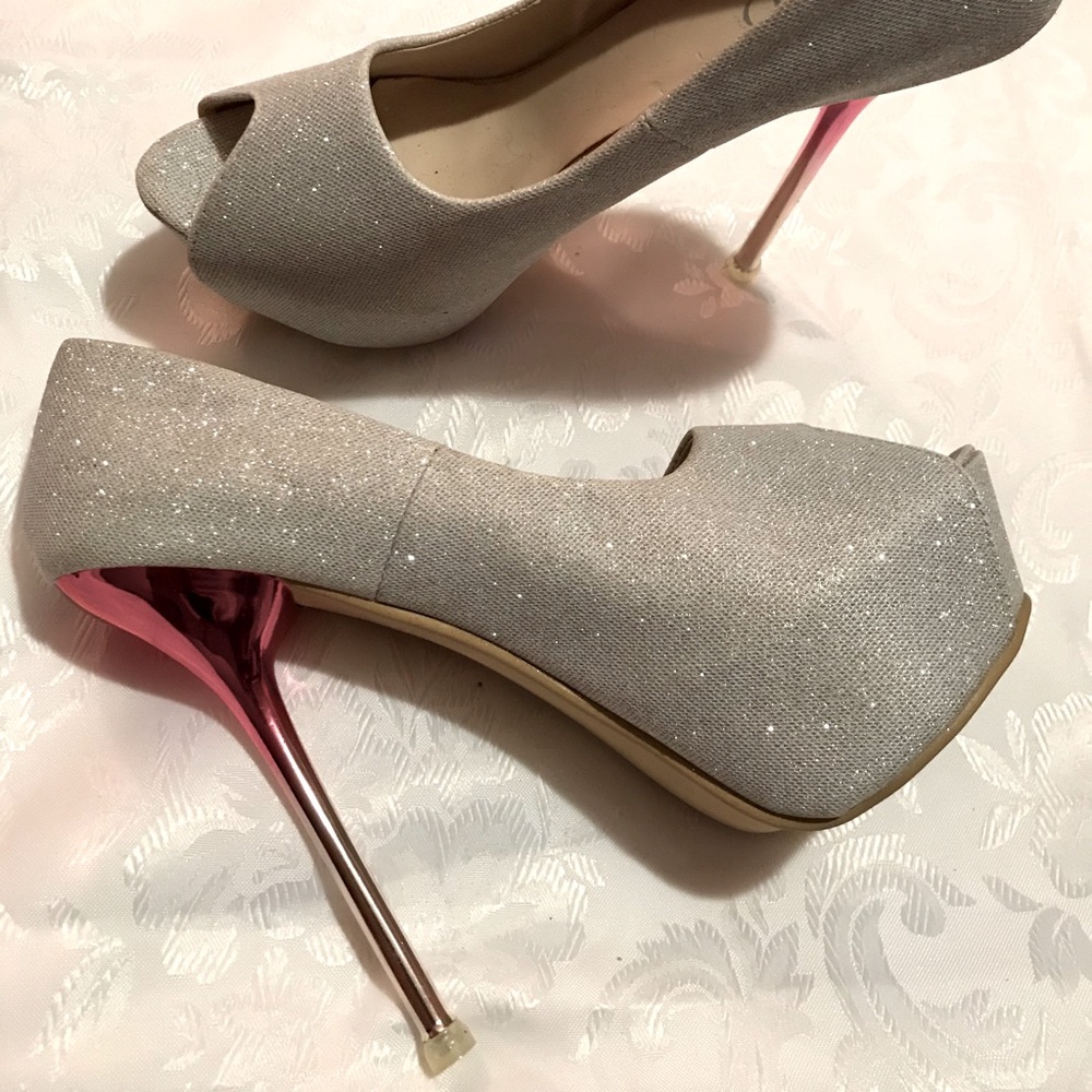 Heels 6” Size 6 1/2-7,Silver,Pink heel Brand SORO